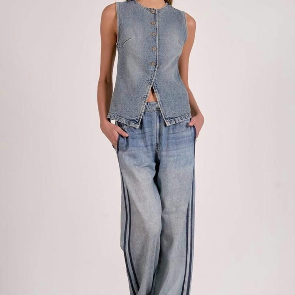 NWT- Elan - Light Blue Women's Denim Vest - extremely flattering fit
